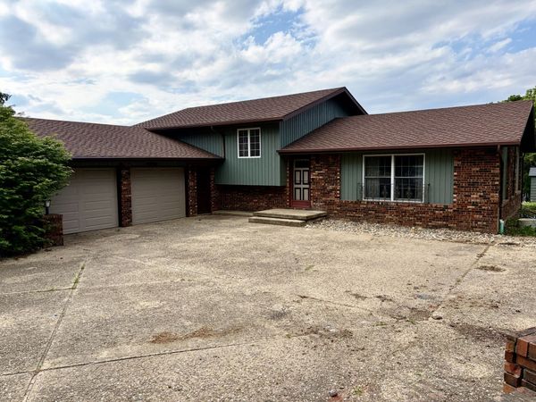 8819 Oak Drive , Clinton, IL 61727