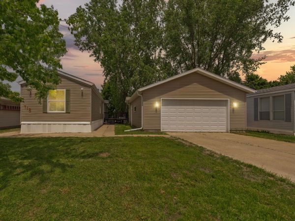 718 Rose Drive, Faribault, MN 55021