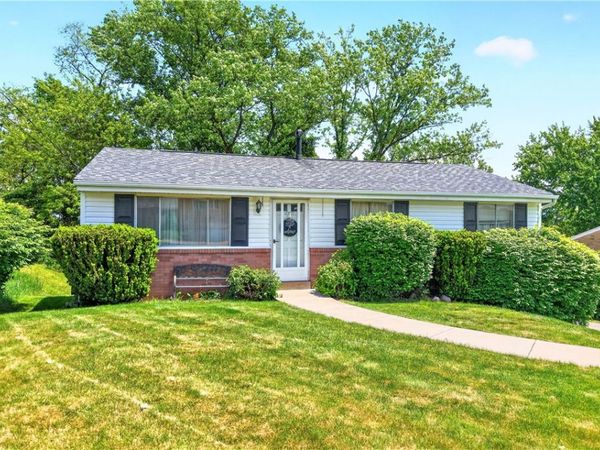 35 Frances Dr , Coraopolis, PA 15108