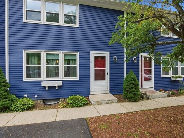 31 Dublin Ct, Unit 2, Amesbury, MA 01913