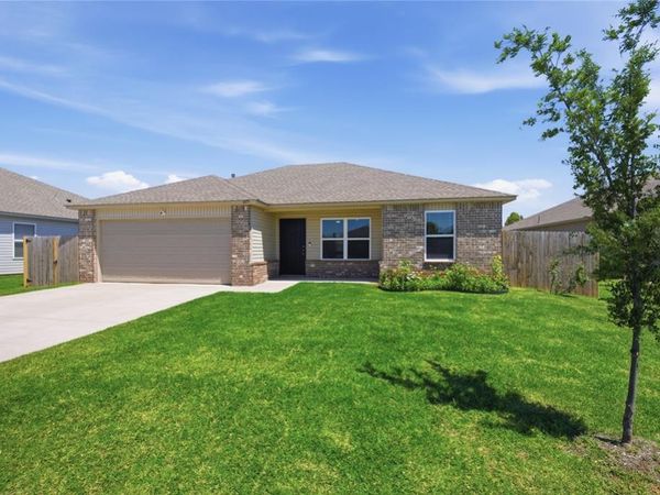 625 W Lola Drive, Mustang, OK 73064