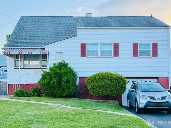 27 Concannon Drive , Fords, NJ 08863
