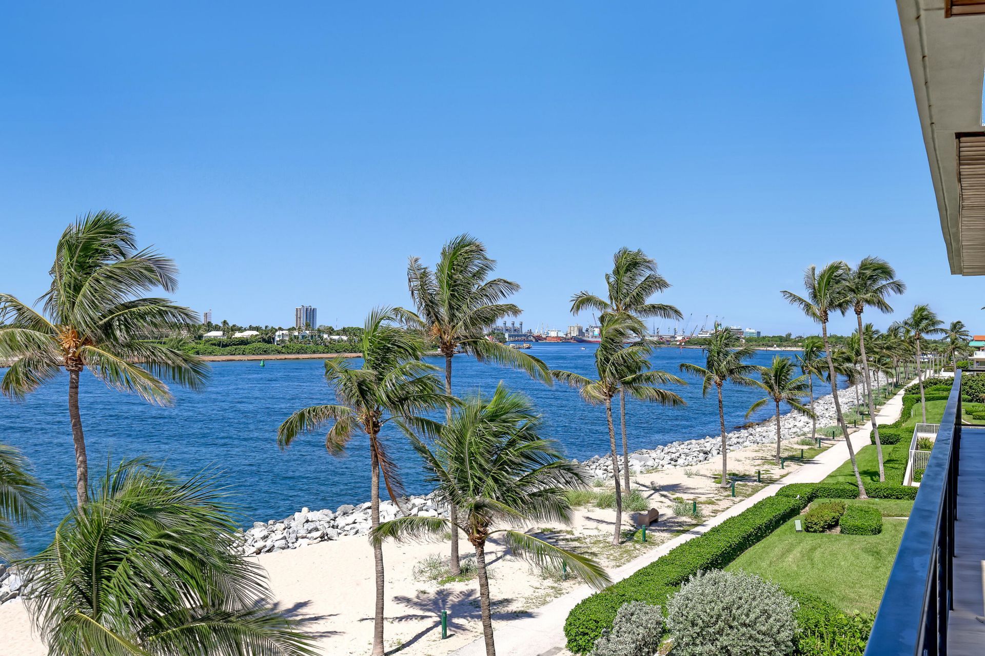 106 Inlet Way, Unit 305, Palm Beach Shores, FL 33404 Photo