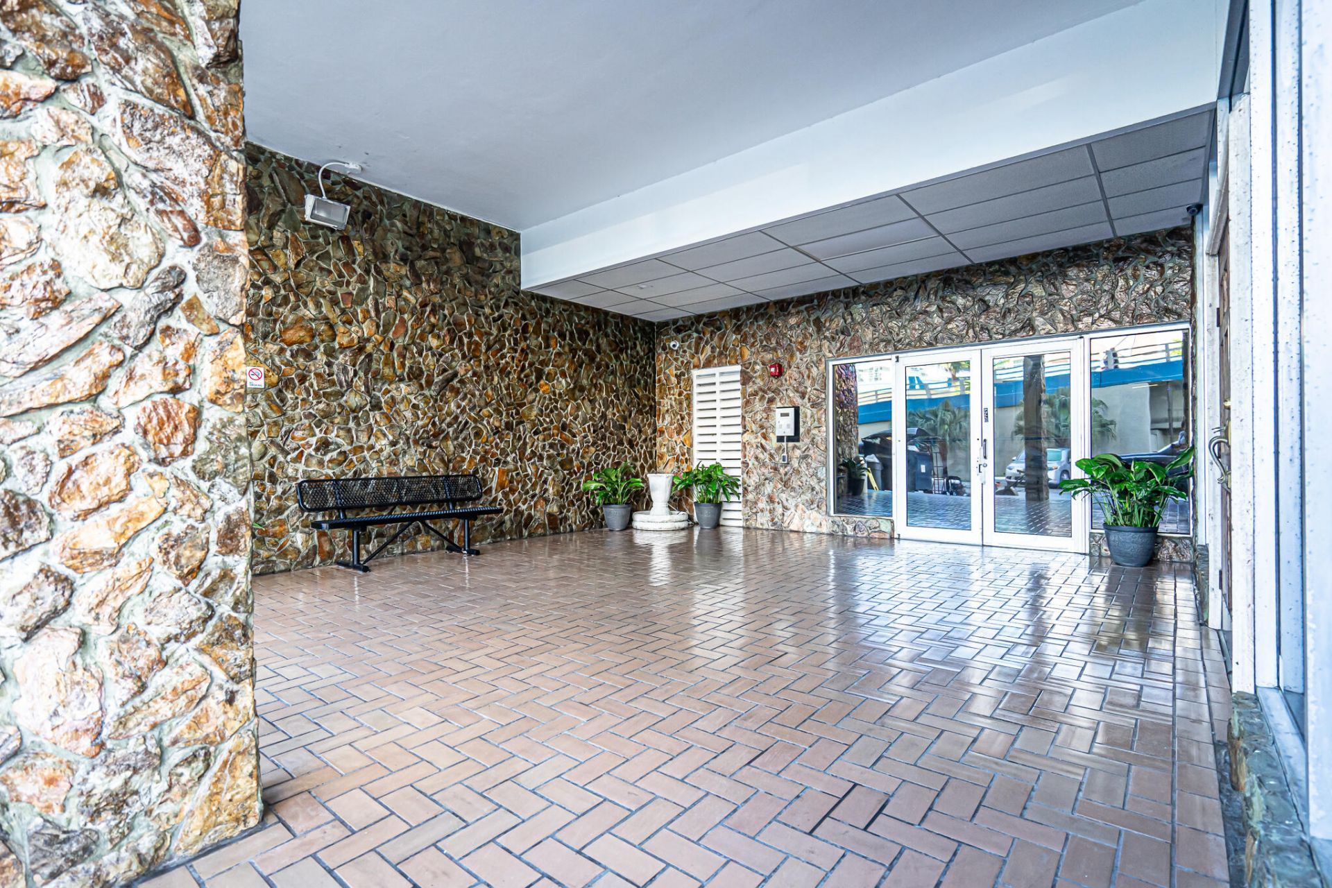 1801 S Ocean Drive, Unit 332, Hallandale Beach, FL 33009 Photo