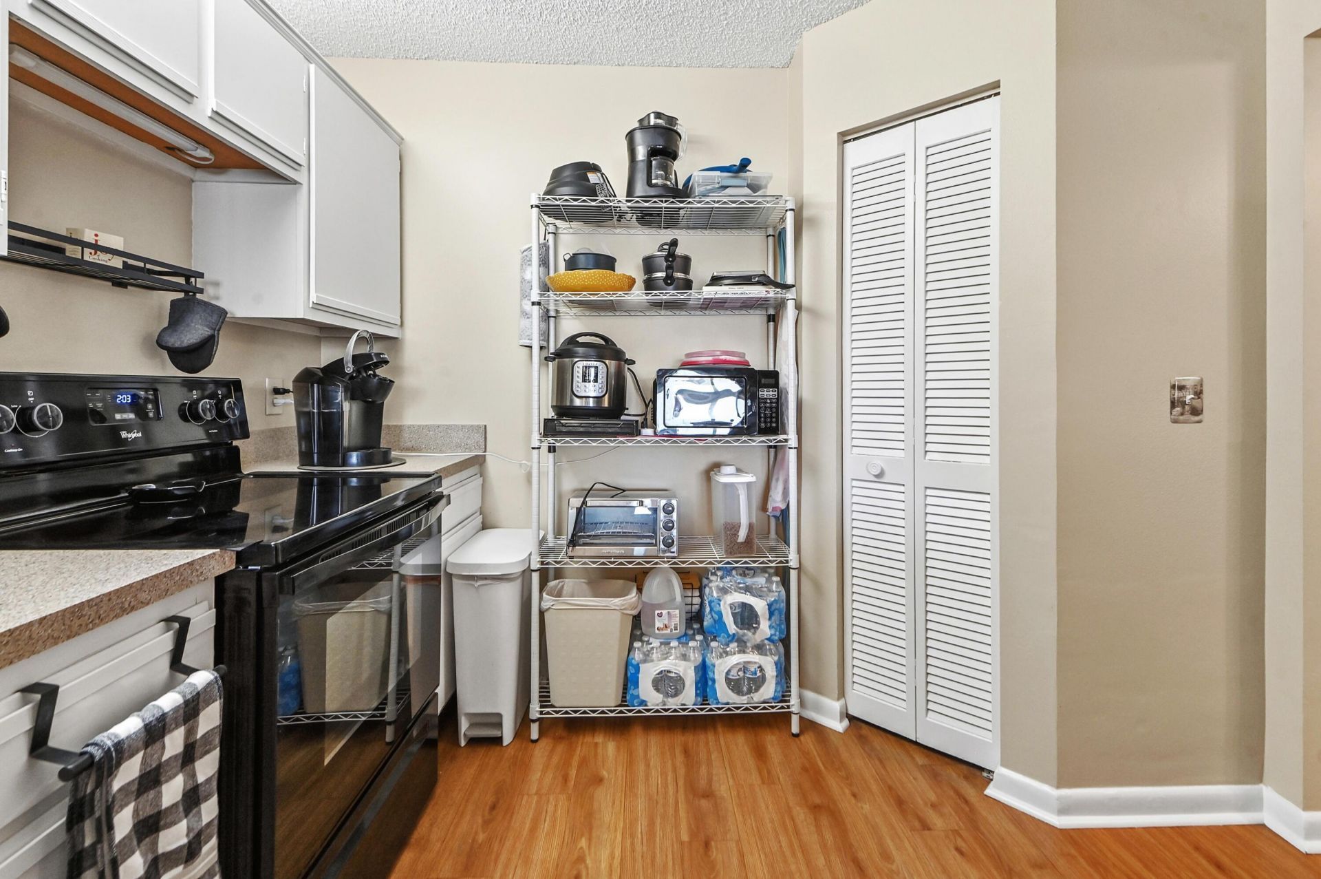 2641 Gately Drive W, Unit 503, West Palm Beach, FL 33415 Photo