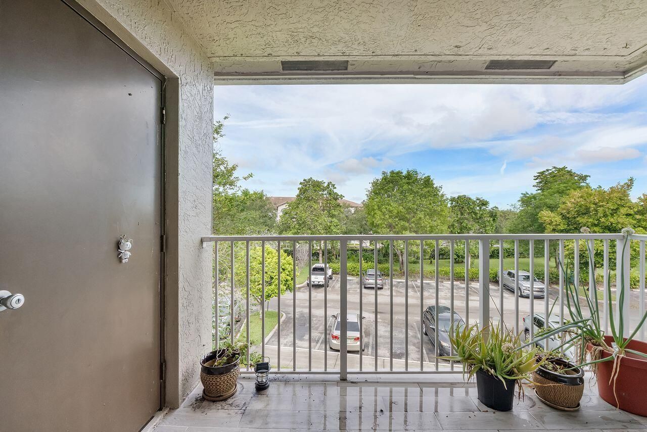5011 Wiles Road, Unit 303, Coconut Creek, FL 33073 Photo