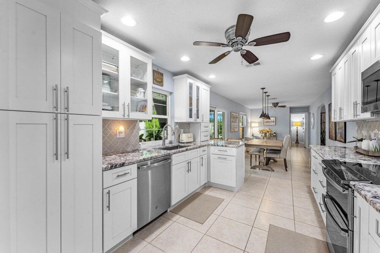 2527 SW 12th Street, Boynton Beach, FL 33426 Photo