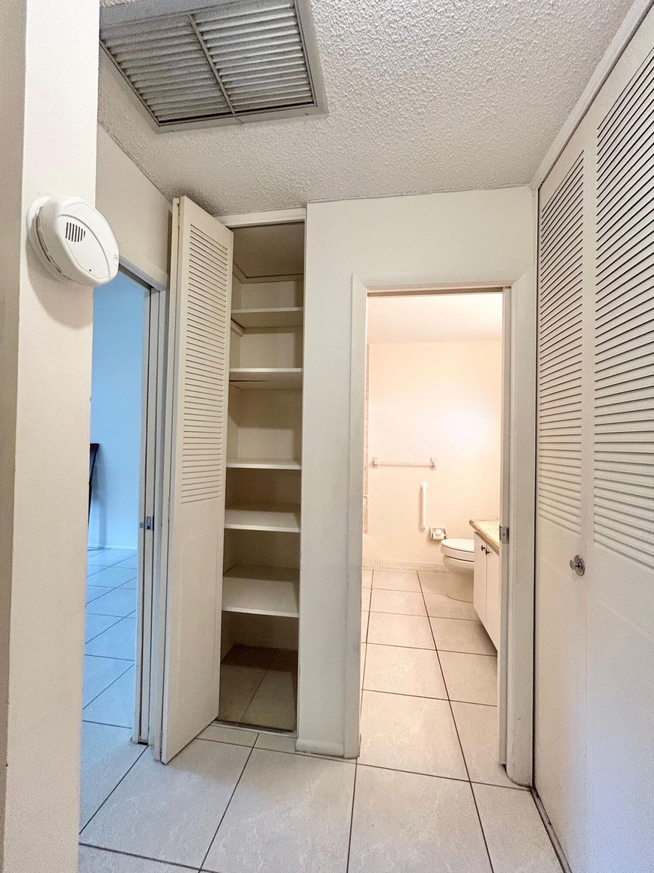 2854 E Ashley Dr Drive E, Unit B, West Palm Beach, FL 33415 Photo