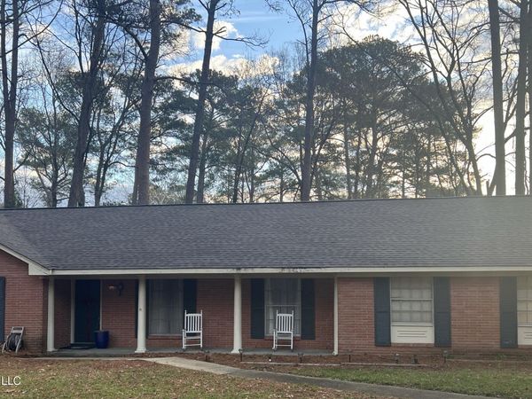 5636 Ridgewood Road, Jackson, MS 39211