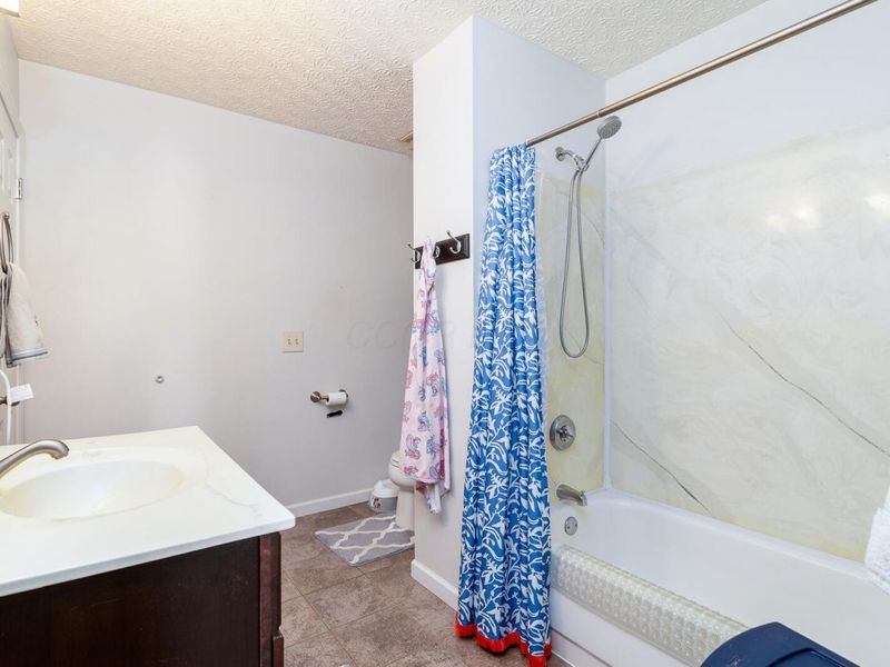 889 Lancia Lane, Galloway, OH 43119 Photo 13