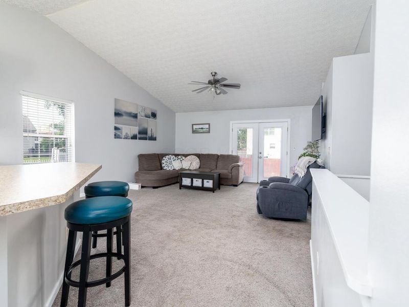 889 Lancia Lane, Galloway, OH 43119 Photo 2
