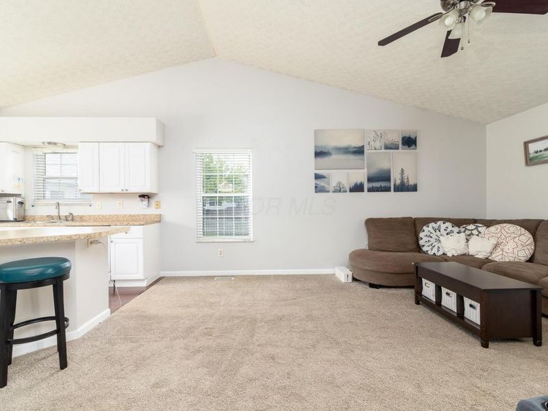 889 Lancia Lane, Galloway, OH 43119 Photo 3