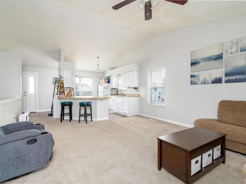 889 Lancia Lane, Galloway, OH 43119 Photo 4