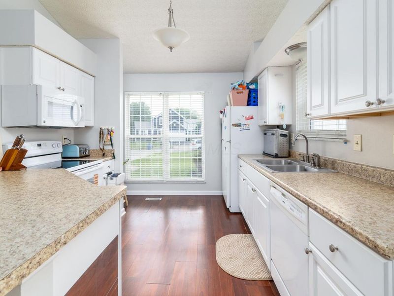 889 Lancia Lane, Galloway, OH 43119 Photo 6