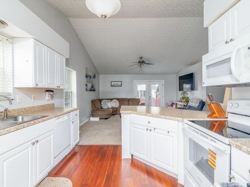889 Lancia Lane, Galloway, OH 43119 Photo 7