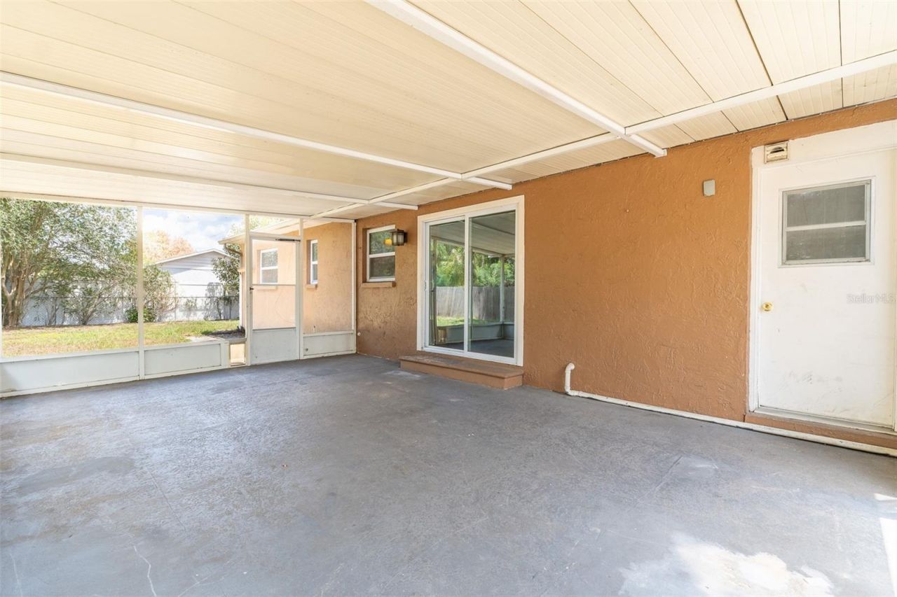 614 E Wheeler Road , Seffner, FL 33584 Photo