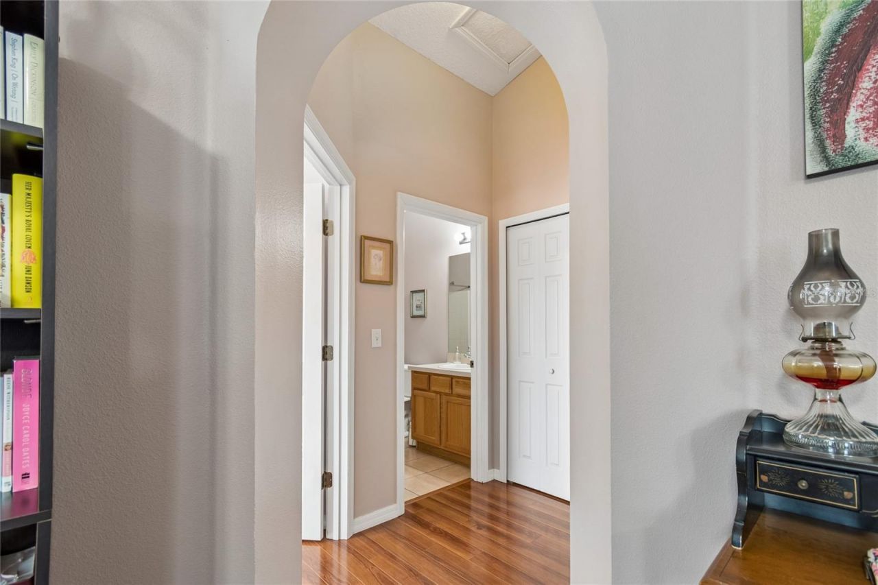 604 51st Avenue N, Saint Petersburg, FL 33703 Photo
