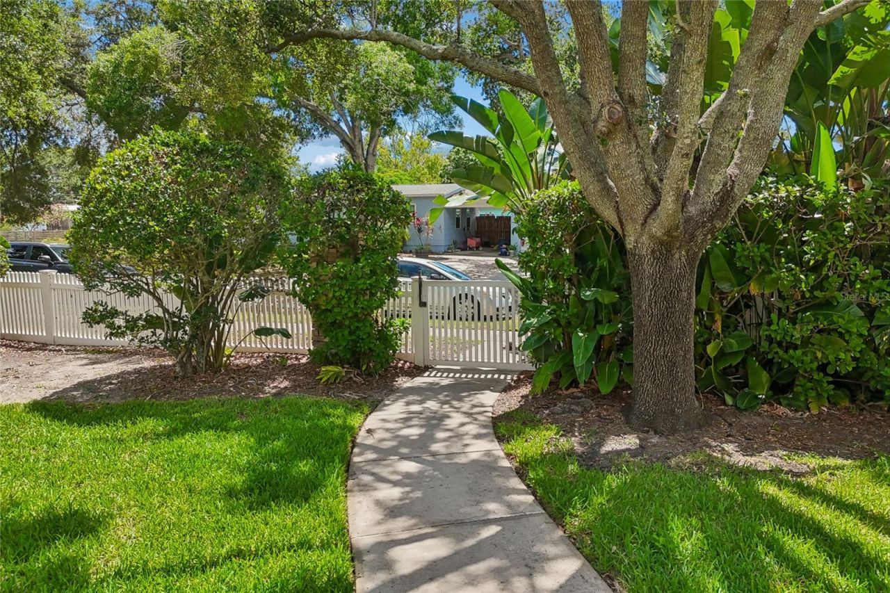 604 51st Avenue N, Saint Petersburg, FL 33703 Photo