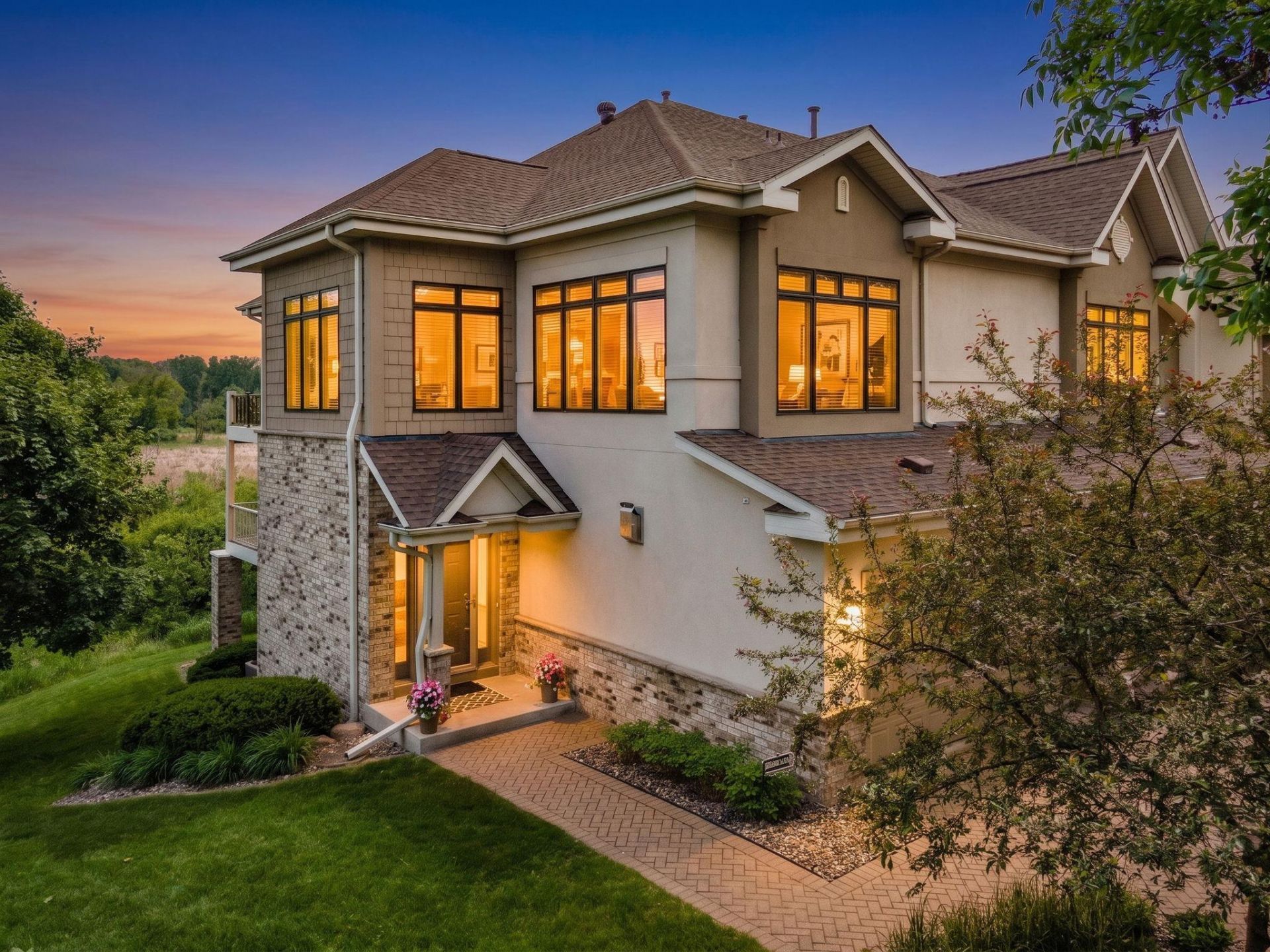 101 Willoughby Way E, Minnetonka, MN 55305