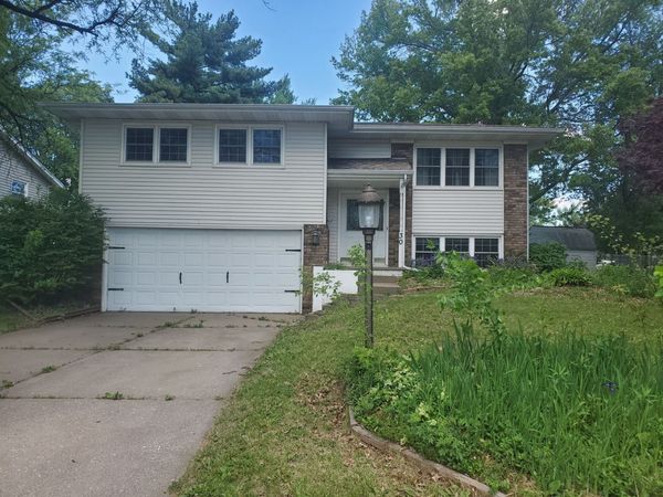 30 Parkview Drive , Eldridge, IA 52748