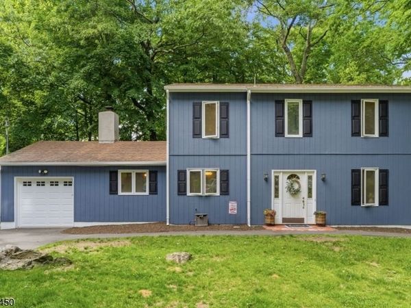 3 Crows Nest Rd, Byram, NJ 07821