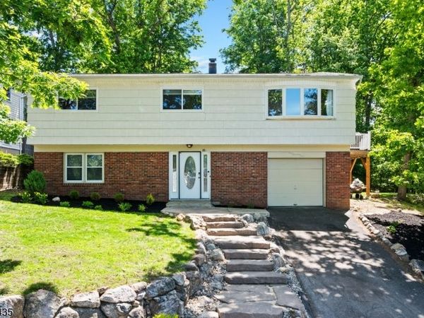 101 Pocono Trl, Hopatcong, NJ 07843
