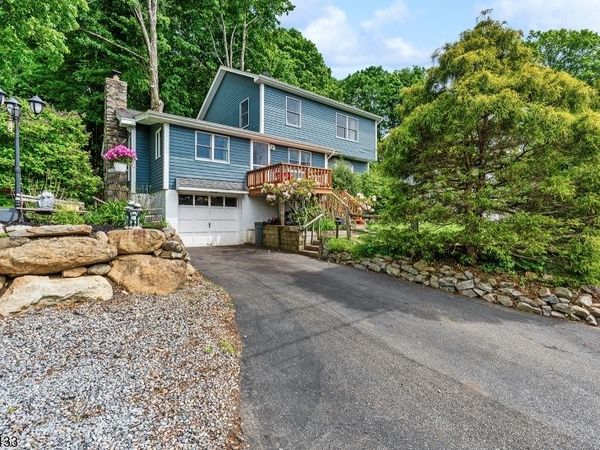 61 Tamarack Trl, Hardyston, NJ 07460