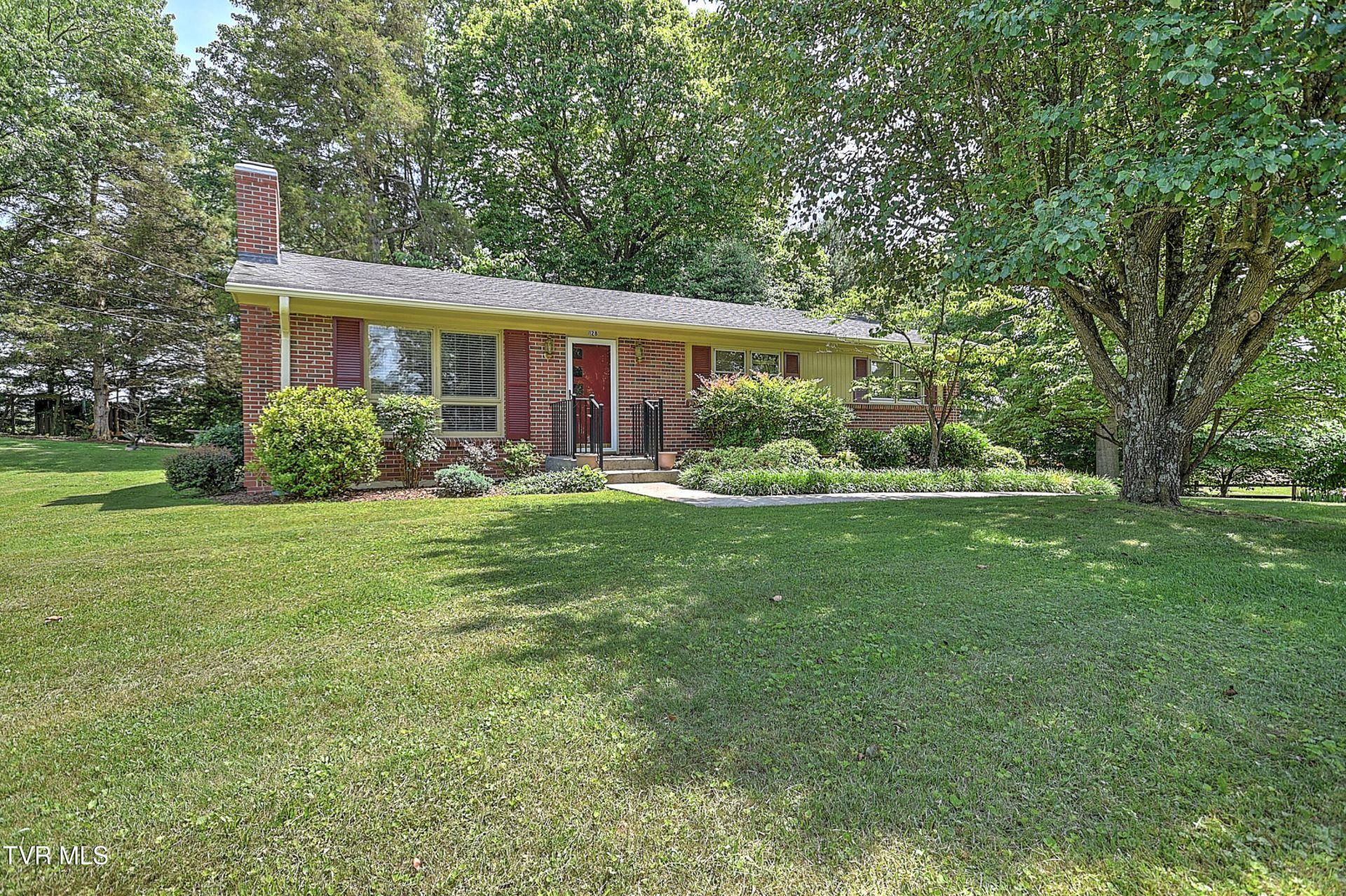 128 Hilltop Drive, Bristol, VA 24202 Main Photo