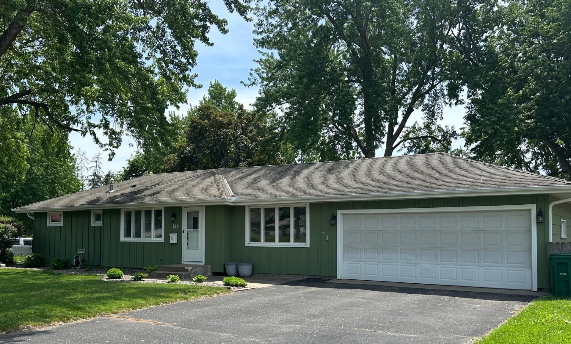 121 E 94 1/2 Street , Bloomington, MN 55420