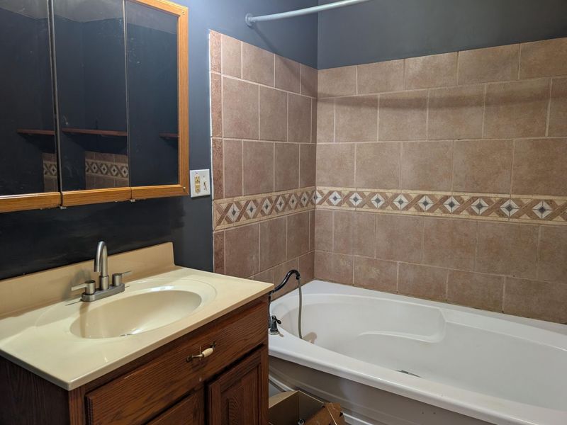 20 S High Street , Glouster, OH 45732 Photo 9