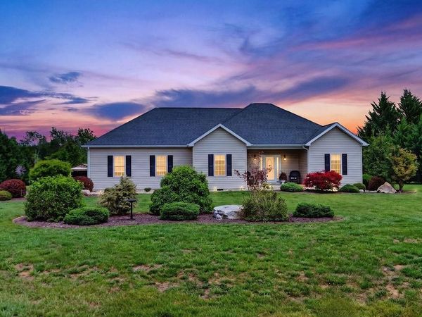 29 KENNEDY RIDGE CT, STUARTS DRAFT, VA 24477