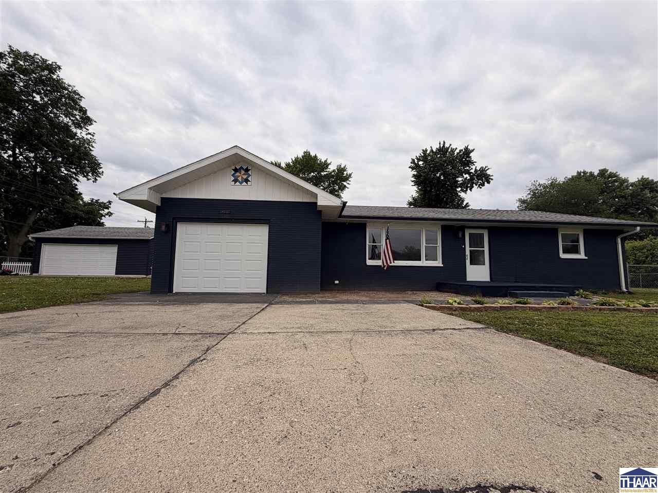 729 Monroe Street, Montezuma, IN 47862 Main Photo