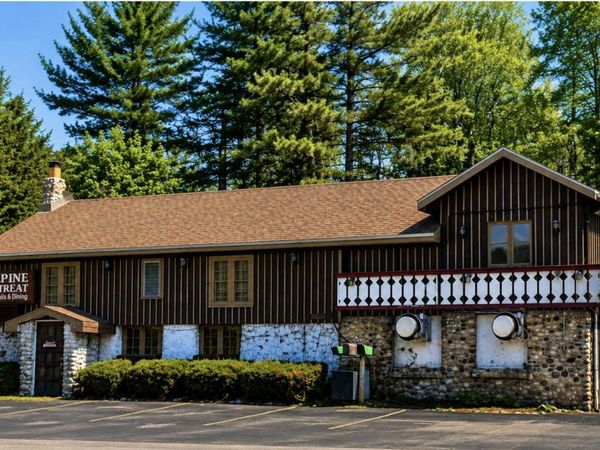 1380 Friess Lake Rd, Richfield, WI 53033
