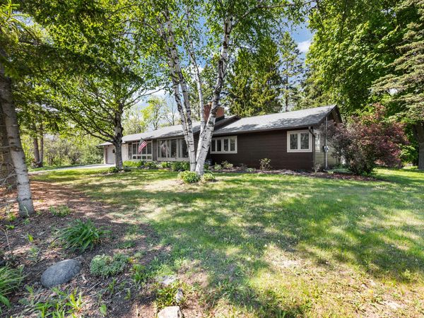 7124 Pioneer Rd, Cedarburg, WI 53012