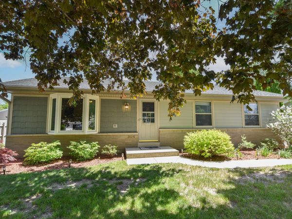 204 Judge Dr, Saukville, WI 53080