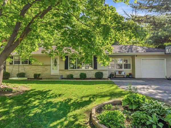 7035 N Rockledge Ave, Glendale, WI 53209