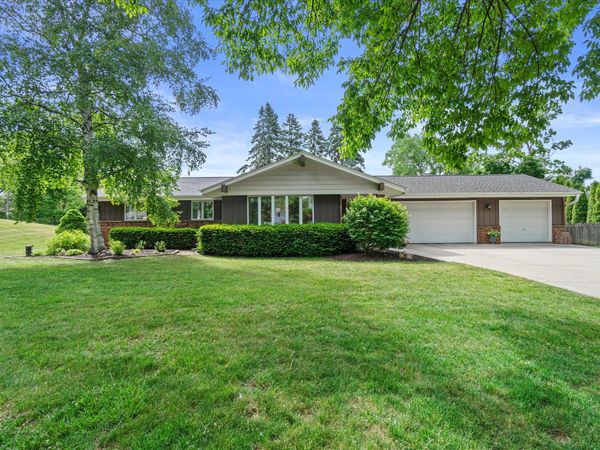 3560 Goetz Dr, Brookfield, WI 53005