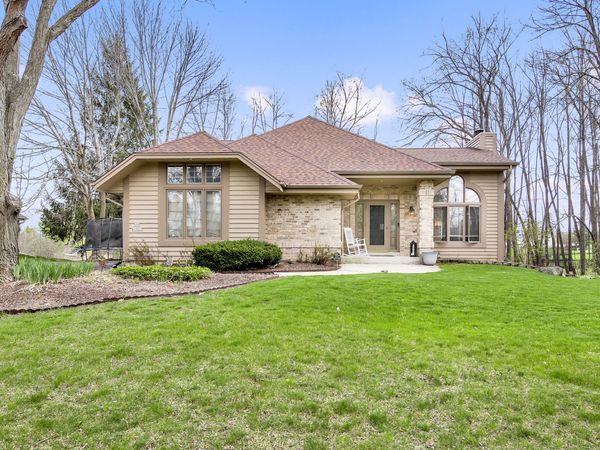 S79W19225 River Oaks Ct, Muskego, WI 53150