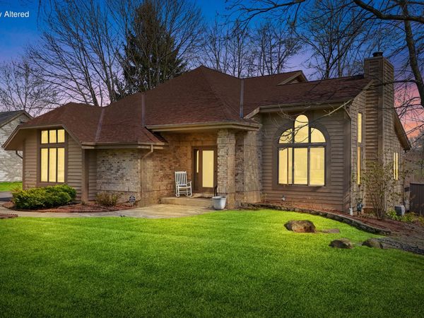 S79W19225 River Oaks Ct, Muskego, WI 53150