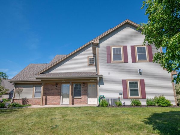 W170N5526 Ridgewood Dr, Menomonee Falls, WI 53051
