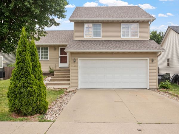 2633 Whispering Ridge Drive , Des Moines, IA 50320