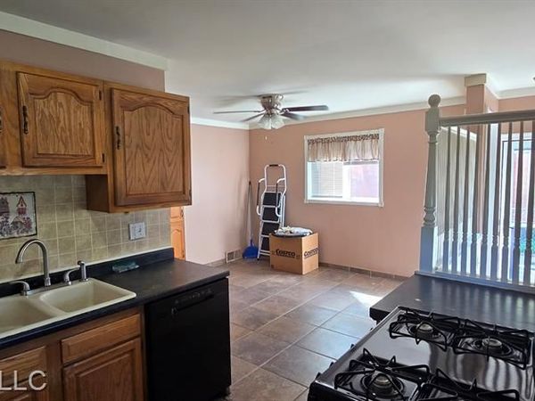 23401 Filmore Street , Taylor, MI 48180