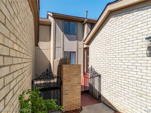 5188 W Richard Run, West Bloomfield Twp, MI 48322
