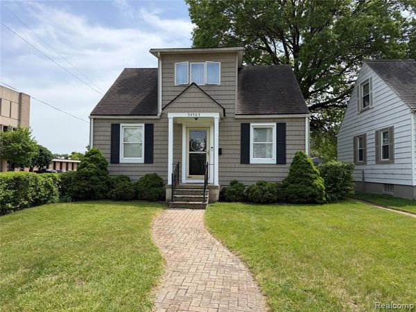 34503 Chestnut Street , Wayne, MI 48184
