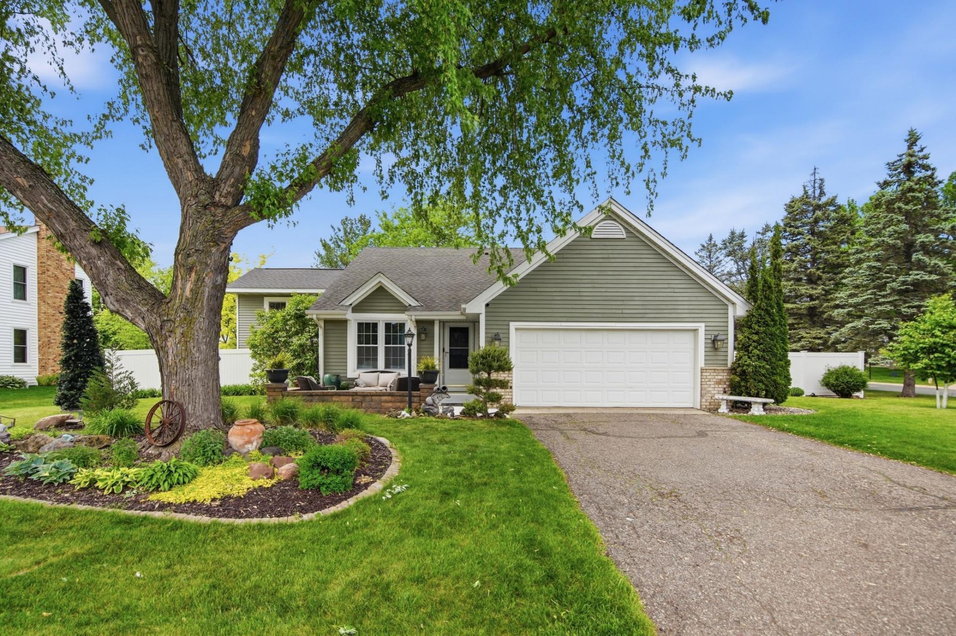 15100 Lac Lavon Drive, Burnsville, MN 55306