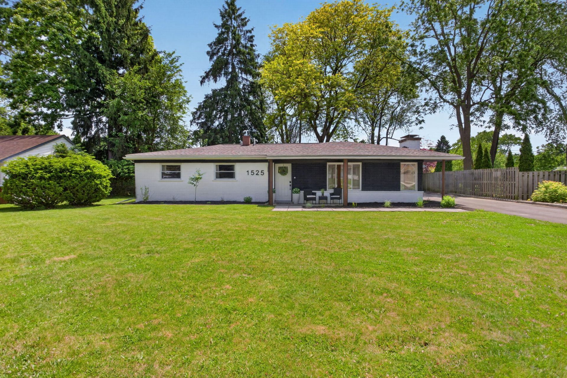 1525 Larrys Drive, Jackson, MI 49203 Main Photo