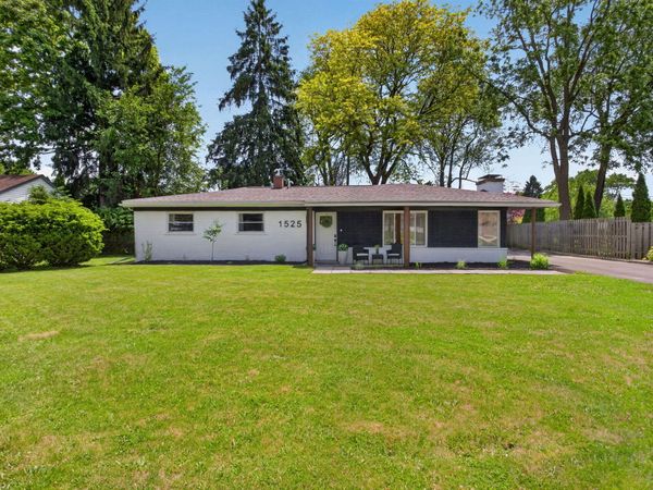 1525 Larrys Drive, Jackson, MI 49203