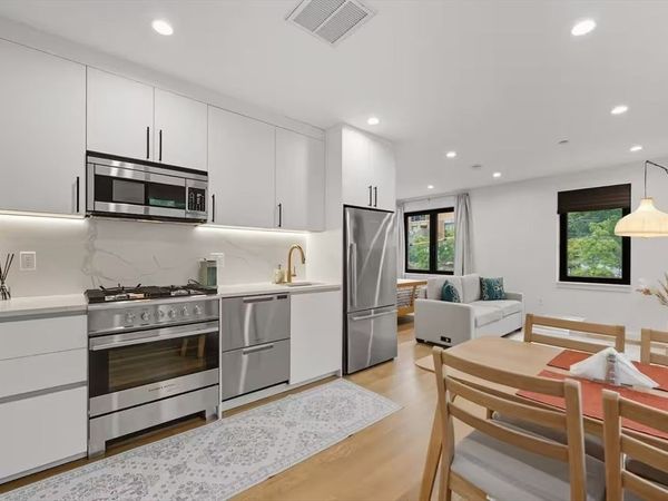 1618 Beacon Street, Unit 3, Brookline, MA 02446