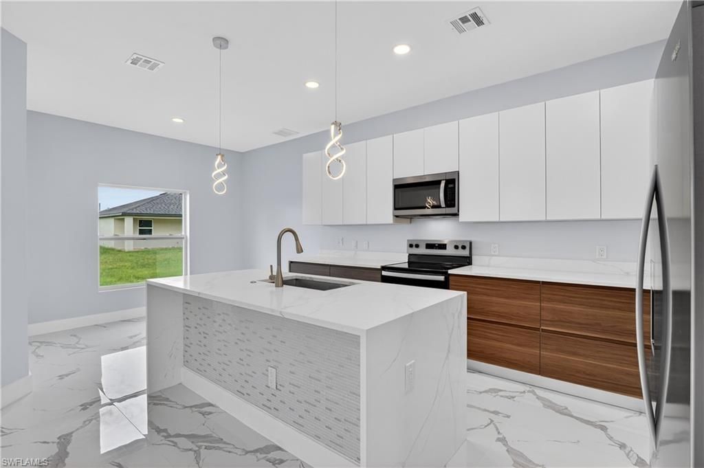 454 Mercedes Ct, Lehigh Acres, FL 33972 Photo