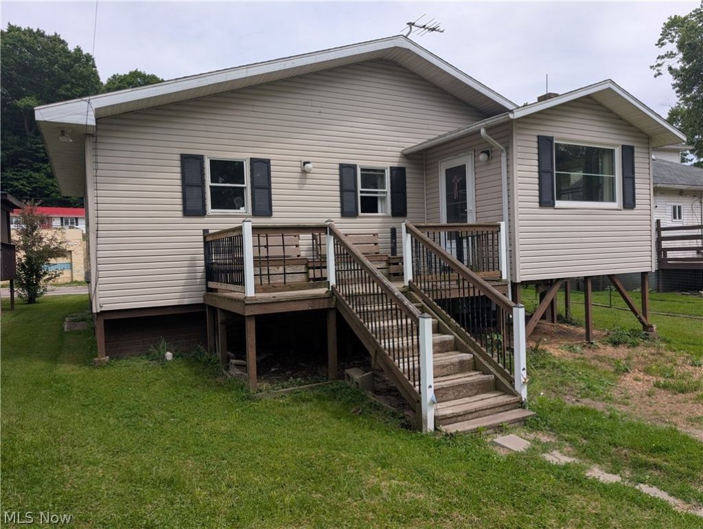 20 S High Street , Glouster, OH 45732